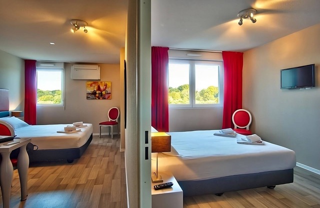 Ideal Mix of Comfort and Value! 2 Comfortable Units, Pets Allowed, Free Parking!