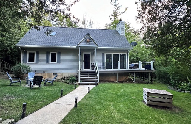 Idlewild Hideaway by the Bay (with Large Deck)