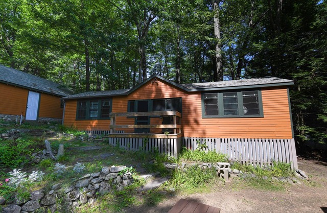 Idyllic Brandy Pond Cottage with 100' of Shared Waterfront!