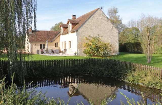 Idyllic Country Home: Spa, Garden & Family-Friendly Amenities in Le Perche