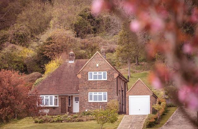 Idyllic Country Cottage Green Pastures