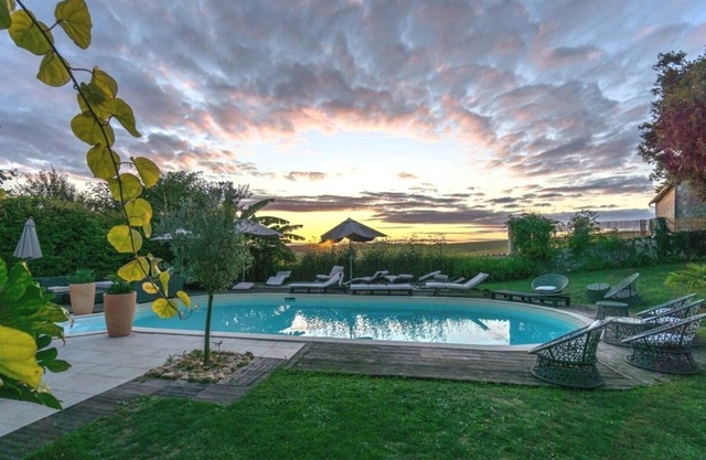Idyllic country retreat with pool, yoga studio, sun terrace sleeps 14 guests