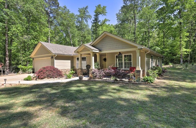 Idyllic Eatonton House with Patio and Lake Access!