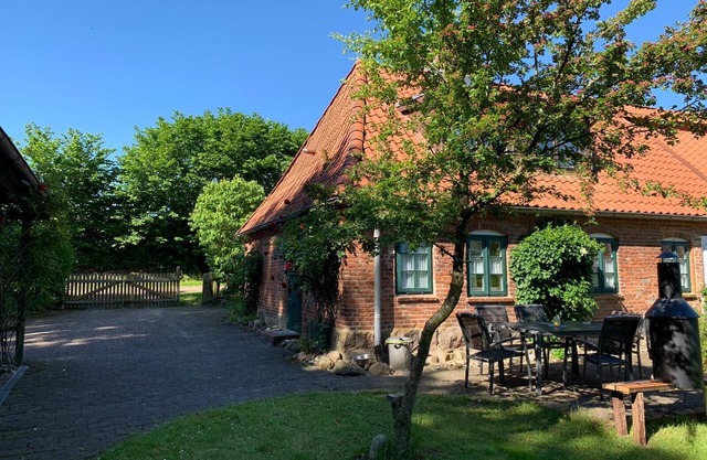 Idyllic farm cottage only 600 m from the Baltic Sea, natural beach, no car traffic