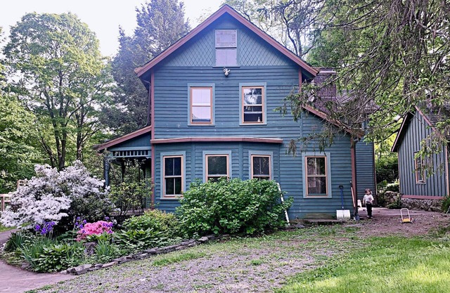 Idyllic farmhouse retreat in lower Hudson Valley, hiking trails steps away!