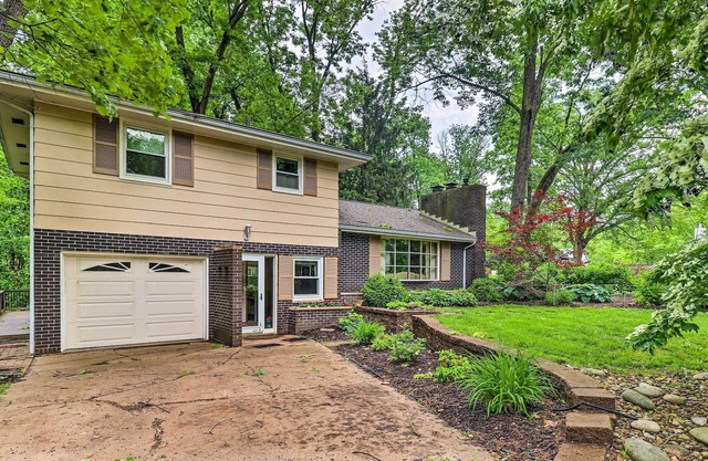 Idyllic Glen Carbon Home w/ Screened-In Porch