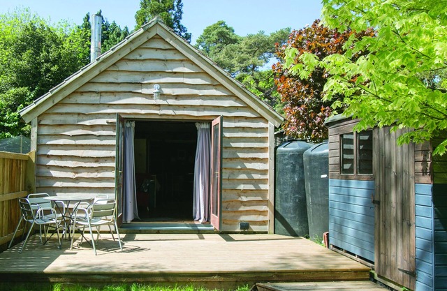 Idyllic Log Cabin with Log-fired Hot Tub nestled in a Forest Clearing