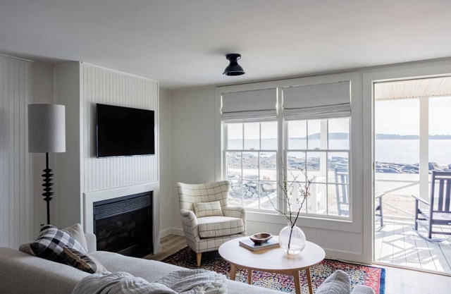 Idyllic Room Perfect for Watching Sunsets and Exploring Maine’s Coastline