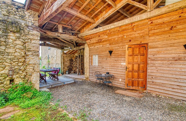 If you dream of a vacation in historic walls, you should take a closer look at this vacation home.