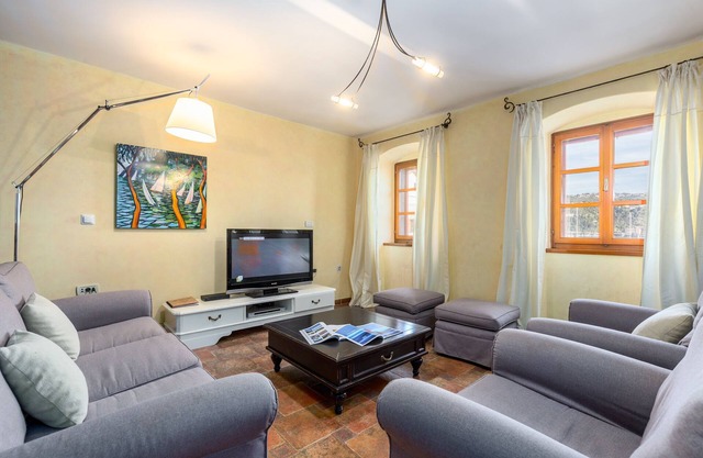 Il Palazzo - The Ultimate Historic Waterfront Luxury Accommodation