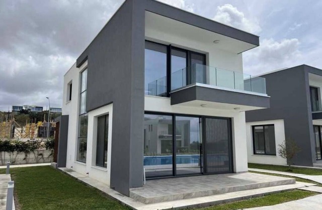 Ilia's Vilas Gardenn