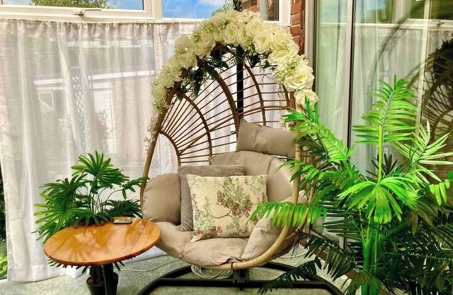 Ilkley, The Little Acorn, Conservatory, Garden!
