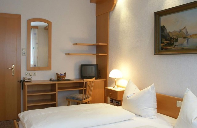 Ilz 1, double room shower/WC - Gästehaus Donautal - Donausteig and bett+bike
