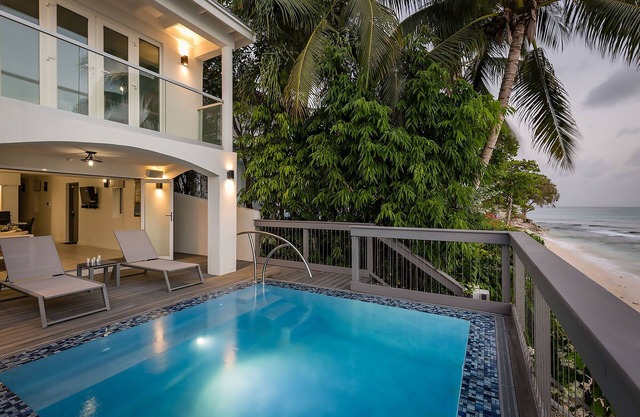 Imagine Villa- Clean & Modern Beachfront 4 bed with Penthouse
