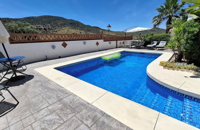 Immaculate 2 Bedroom 2 Bathroom Villa Private heated pool for 4 (MAX 6)