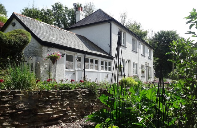 Immaculate 3 Bed 3 Bath Holiday Home in Beautiful Gardens: Grove Cottages