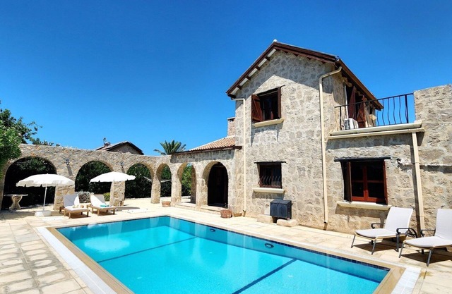 Immaculate 3 bedroom stone villa within walking distance to the sea