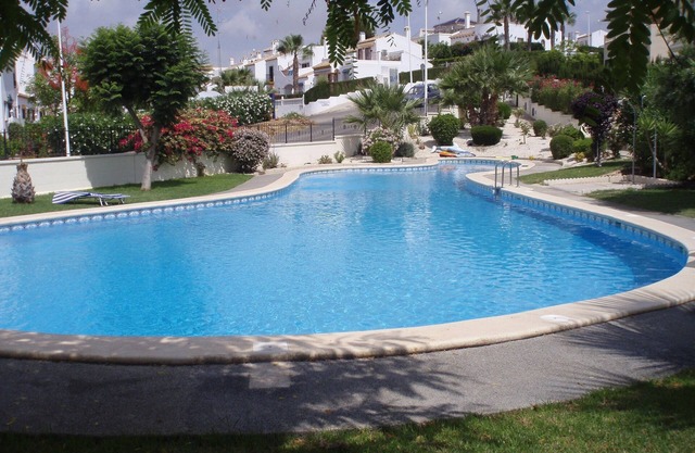 Immaculate Well Equipped Villa with FREE Wi-Fi and beautiful Communal Pool