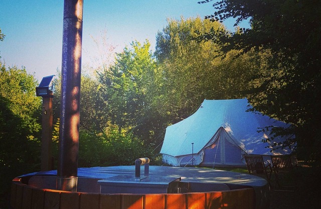 Immaculate Wigwam + Private Wood Burning Hot Tub