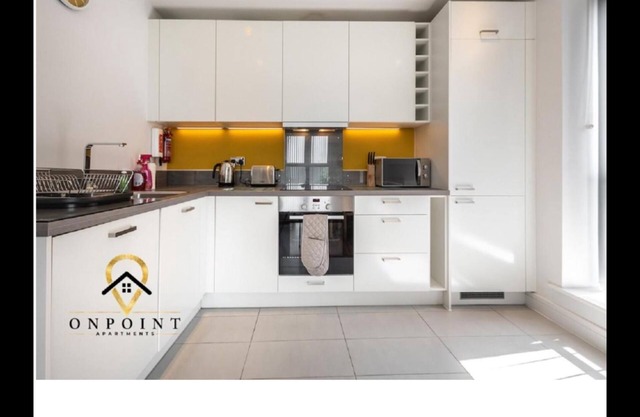Impeccable 2-Bed Apartment in Reading