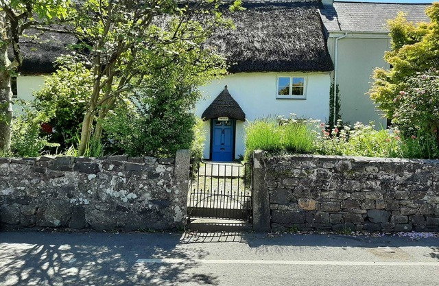 In a delightful village within Dartmoor National Park. Pet & children friendly.
