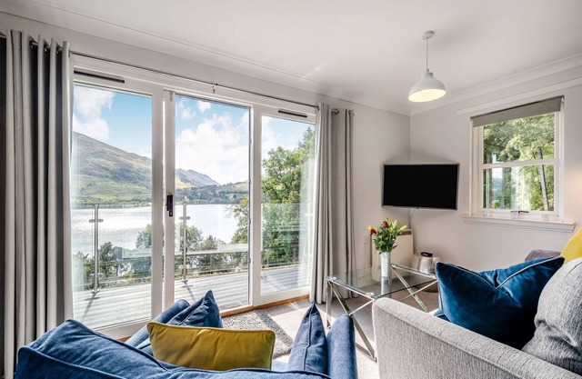 In a peaceful location, this cottage is bright and modern with stunning views over Loch Earn.