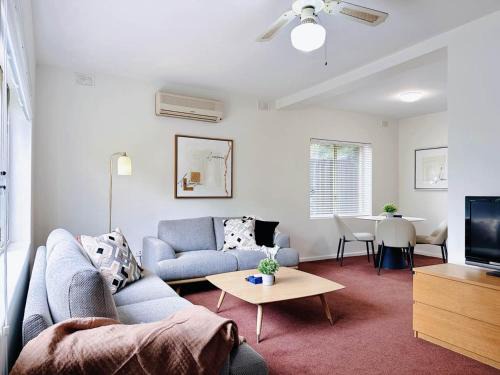 In Between City Sea & Airport - 2BR Vacation Home