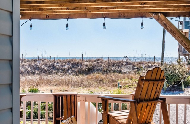 In Good Sands | Pet-friendly + Just Steps from the Beach.