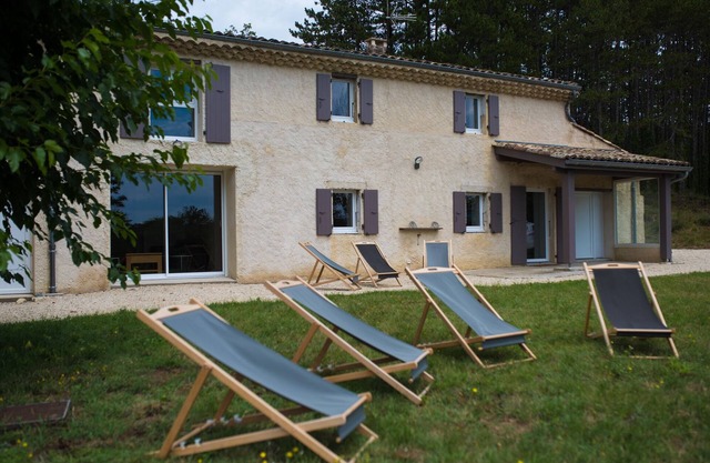 In nature, 3 bedroom house sleeps 8-10, totally renovated in 2019