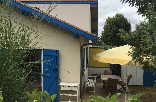 In Residence with swimming pool, Tennis, children's games 8 minutes from contis beach