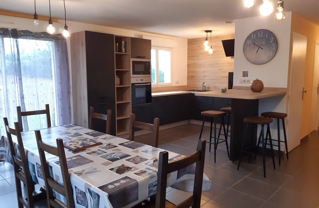 In the countryside, 4-bedroom apartment with swimming pool