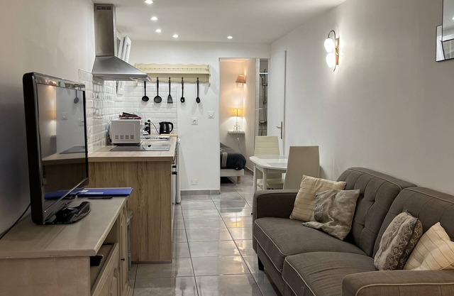 In the heart of the city, modern apartment close to all amenities