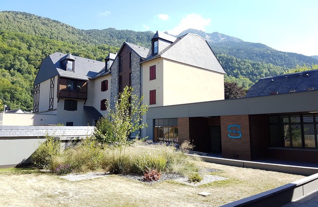 In the heart of Saint-Lary Soulan Apartment 61M2 in new STANDING residence