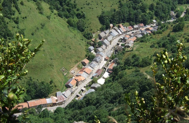 In the heart of a preserved, welcoming, flower-filled mountain village