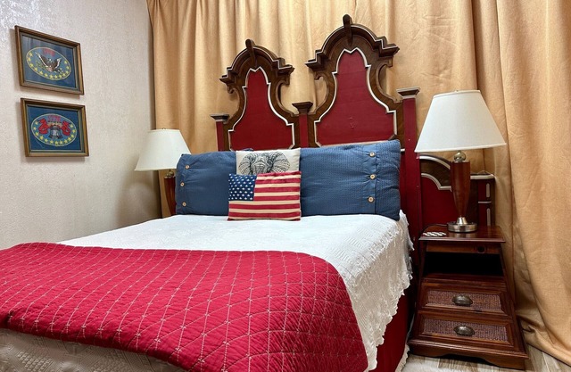 In the Heart of Apalachicola~Walk Everywhere!~Pet Friendly Studio Apartment
