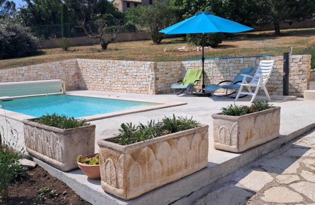 In the heart of Provence, beautiful, peaceful property with swimming pool. Magnificent view!