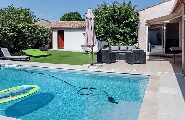 In this inviting vacation home with pool you can spend a relaxing vacation.