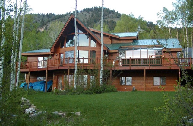 Incredible Mountain, Lake, and Golf Course Views, awesome Star-Filled nights.