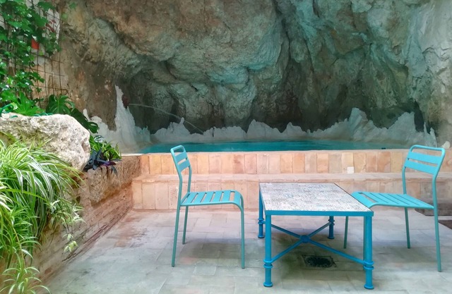Incredible swimming pool. Ideal for large groups in the historic center of Villena.