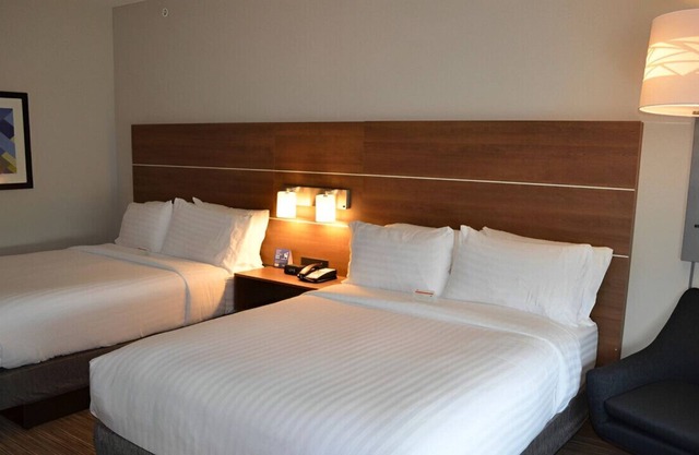 Incredibly Cozy Suite for Groups!Free Breakfast