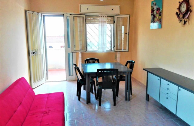 Independent villa with large garden, sleeps 6, 280m2, 200 meters from the sea