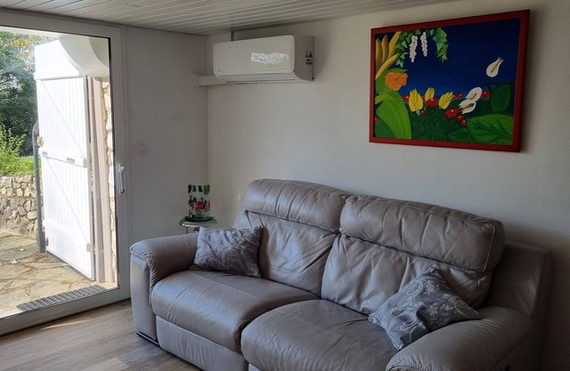 Independent studio, 32 m2, a few minutes from Préchacq and Dax