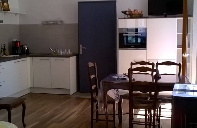 Independent apartment in family house, Embrun city center