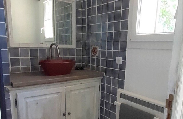 Independent bedroom in character house 1 km from the village of Aups