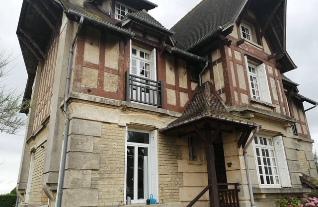 Independent ground floor with garden on the seaside.