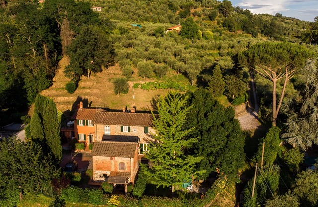 Independent Suite with its own entry and private terrace, halfway Lucca/Florence