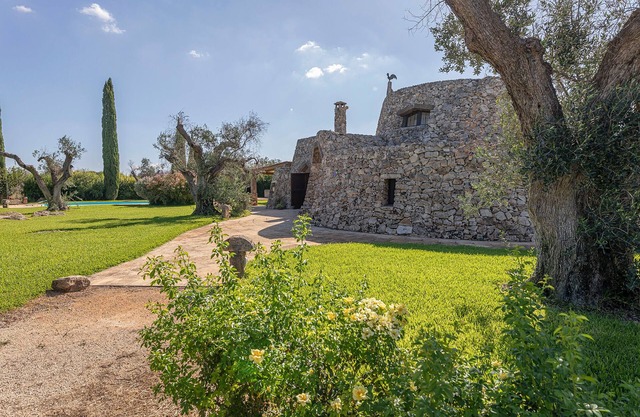 Independent villa with private pool