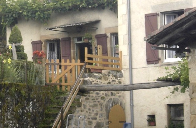 Indiv character house in a quiet farmhouse above ground pool