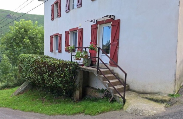 Inland Basque Country mountain apartment on the Spanish border