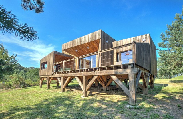 Inn 'Lodge Bruyère' with Private Pool, Wi-Fi and Air Conditioning